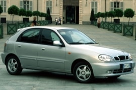 Al momento stai visualizzando Rottamazione Auto DAEWOO Lanos Hatchback 5 Doors SPORTIVA Benzina dal 1996 – 2002