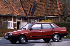 Al momento stai visualizzando Rottamazione Auto LADA Samara Sedan BERLINA Benzina dal 1984 – 2004