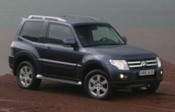 Rottamazione Auto MITSUBISHI Pajero 3 Doors SUV Diesel · Benzina dal 2006 – IN PRUDUZIONE
