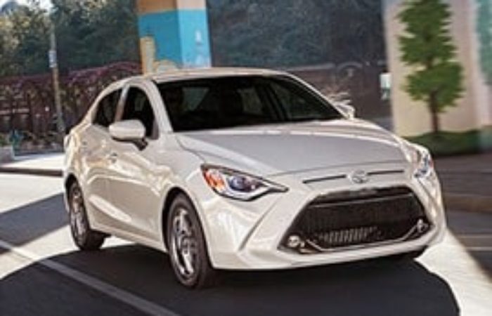 Rottamazione Auto TOYOTA Yaris Sedan BERLINA Benzina dal 2018 – IN PRUDUZIONE